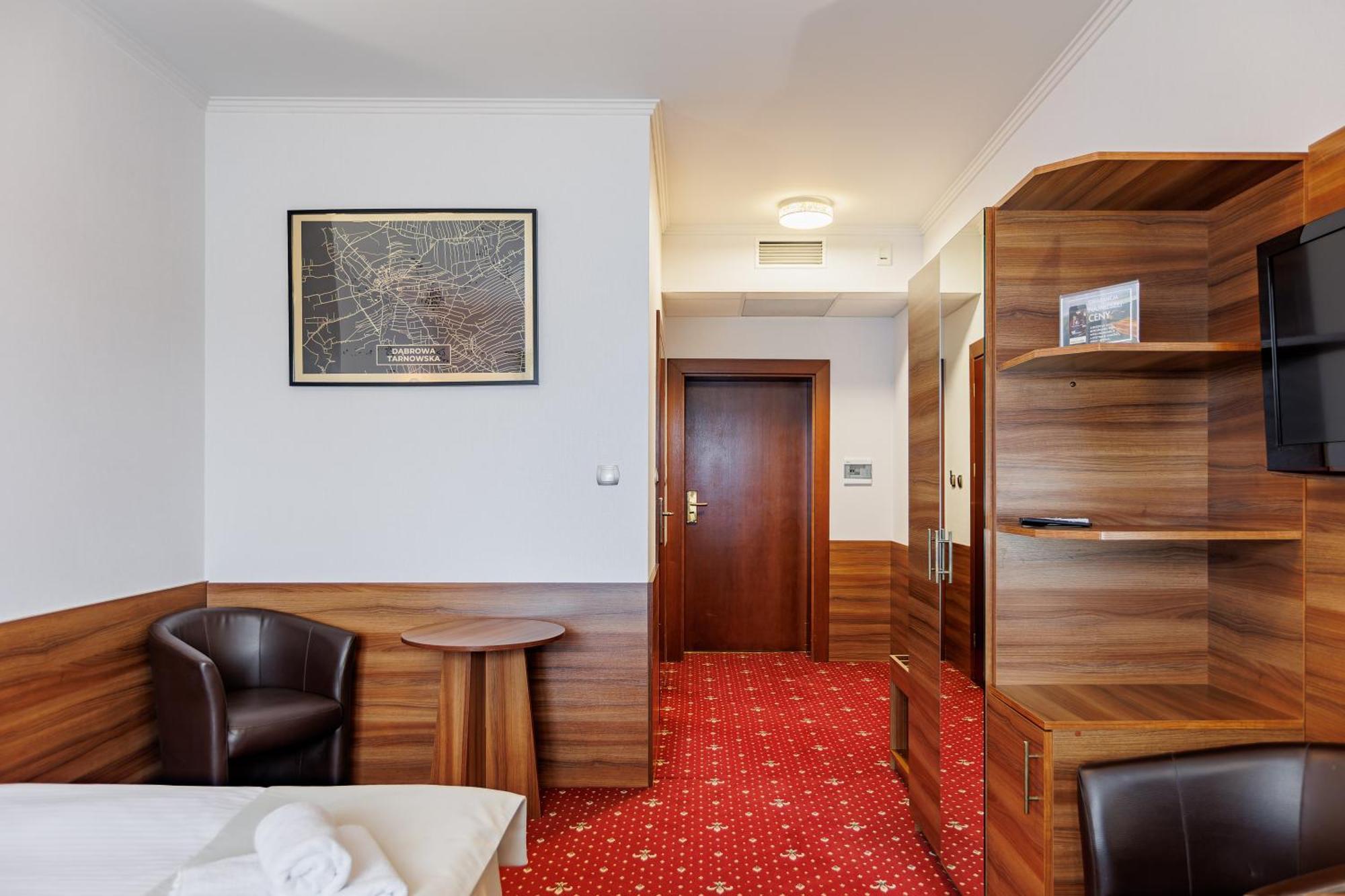 Hotel Cristal Park Dąbrowa Tarnowska Exterior foto